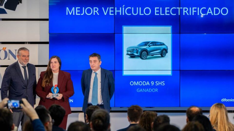 OMODA 9 SHS reconocido como el Mejor Vehículo Electrificado