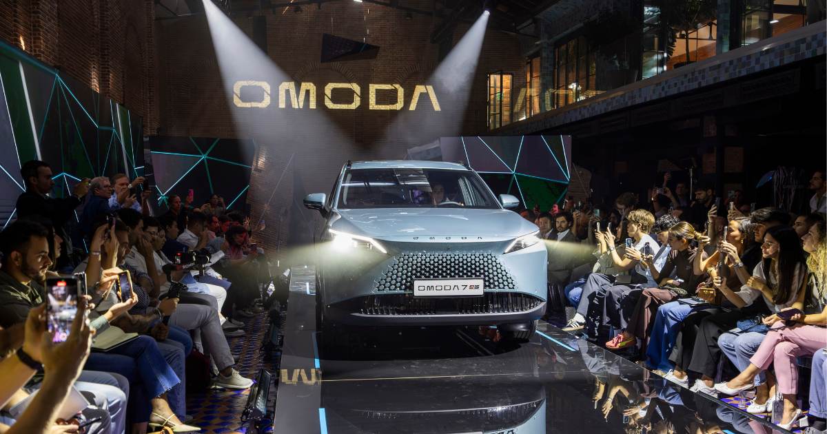 Presentación del nuevo OMODA 7 con su aparcamiento autónomo