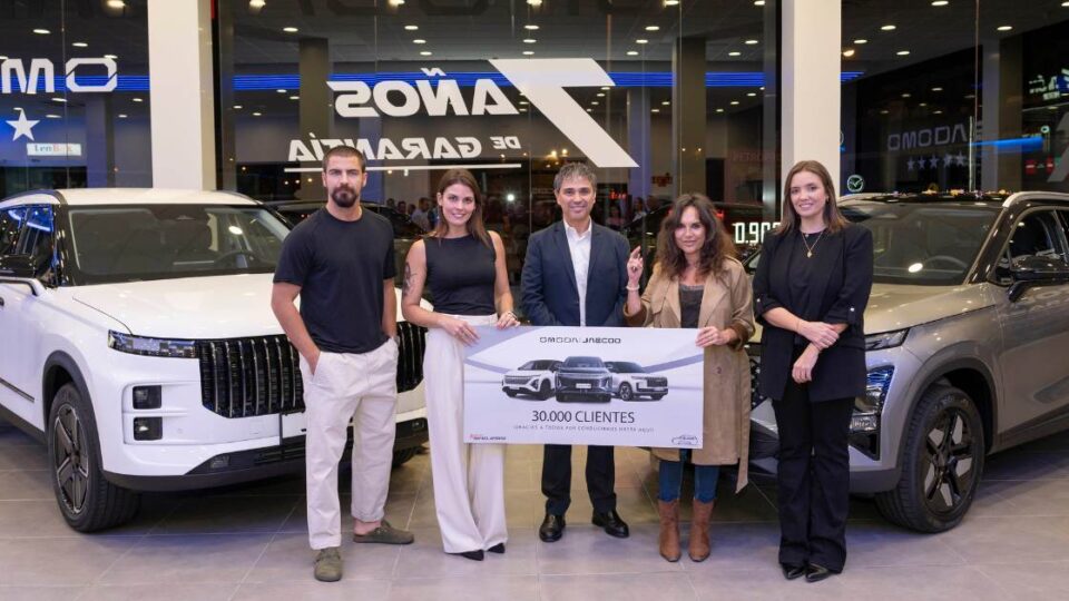 Premiere Day donde miles de personas celebran la llegada del OMODA 5 SHS-H y JAECOO 5 en toda España