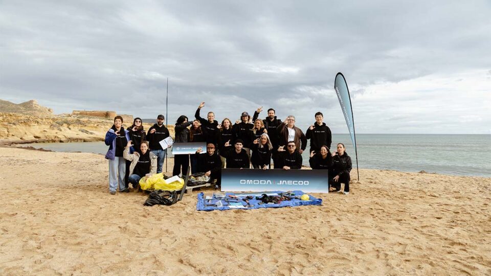 OMODA & JAECOO impulsa la limpieza de basuras marinas en Cabo de Gata
