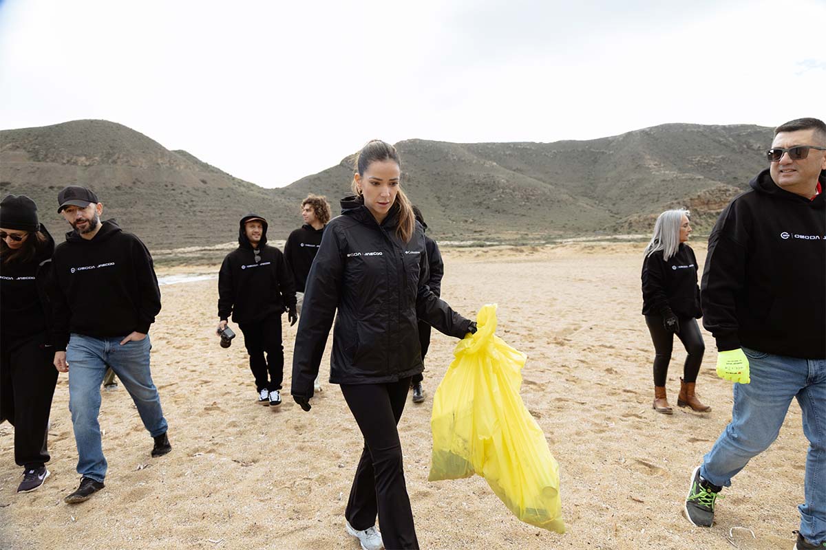 OMODA & JAECOO impulsa la limpieza de basuras marinas en Cabo de Gata